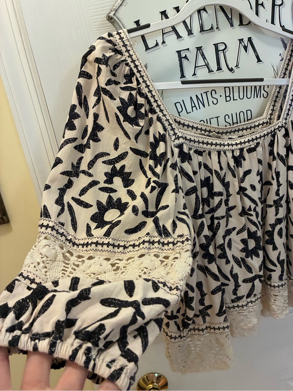 Christian Siriano Cream Blouse with Black Floral Motif and Crochet Trim - Picture 4 of 11